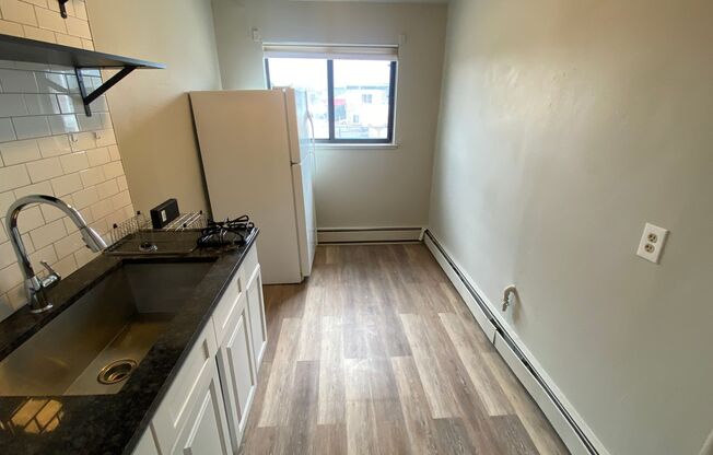 Studio, 1 bath, $950, Unit #403