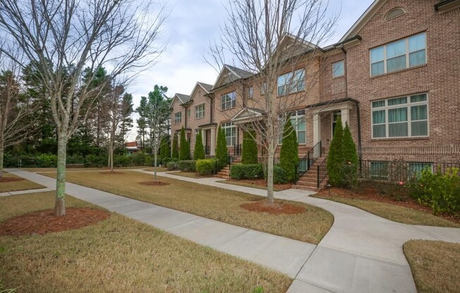 2261 LAVISTA SQ NE