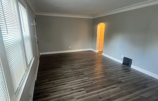 1 bed, 1 bath, 700 sqft, $1,050, Unit Unit 1