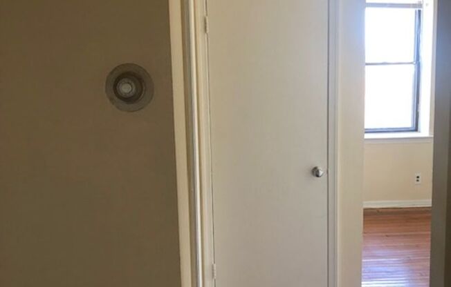 1 bed, 1 bath, $1,325, Unit A10