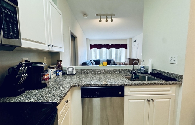 2 beds, 1.5 baths, 1,056 sqft, $2,800, Unit 102