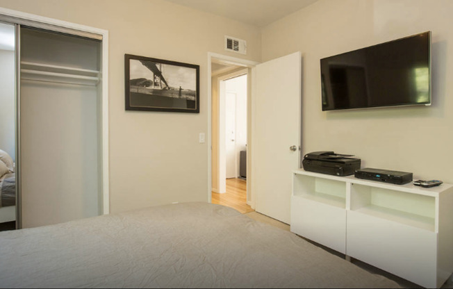 1 bed, 1 bath, $2,195, Unit P-4100