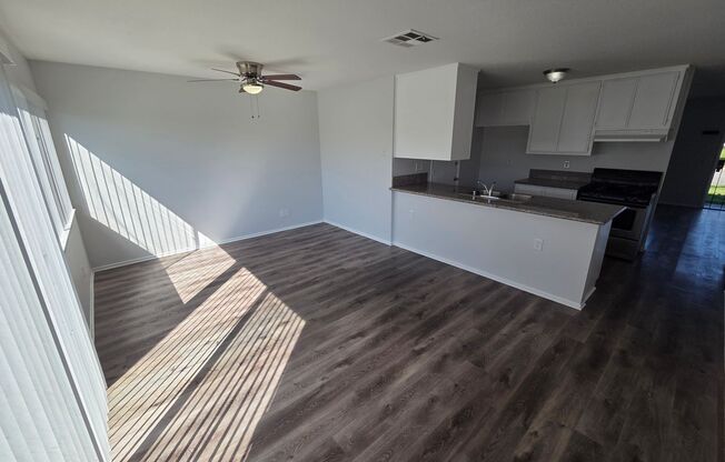 ONTARIO, single family home. Large fenced yard