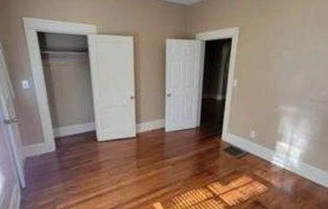 3 beds, 1 bath, $925