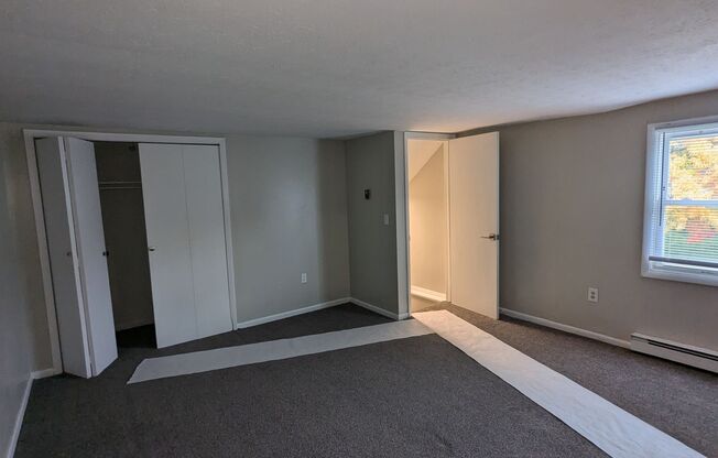 3 beds, 1 bath, 1,100 sqft, $1,050, Unit Unit 10