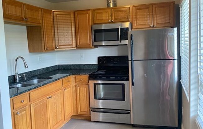 1 bed, 1 bath, $1,000, Unit 7