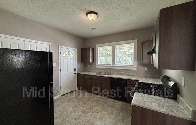 1101 PARKER ST