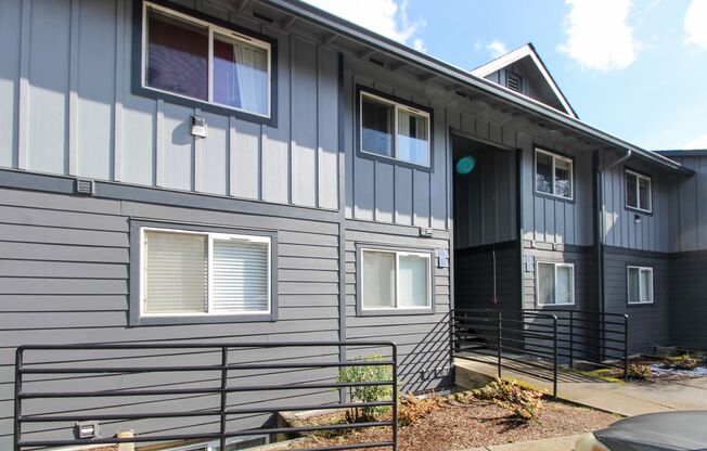 2 beds, 2 baths, 950 sqft, $1,325, Unit 18