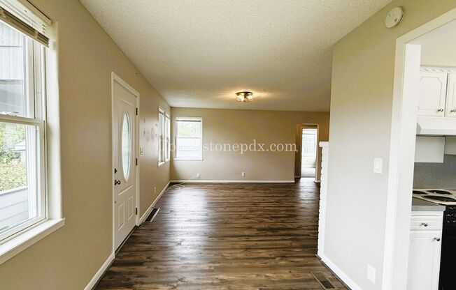 Lovely 3BD|1BA Home in Oregon City w/Basement!