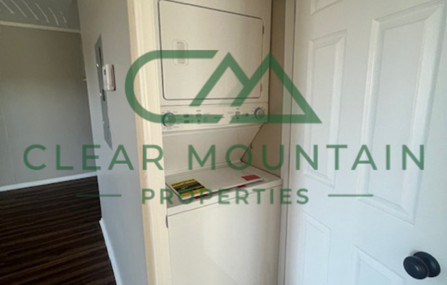 2 beds, 1 bath, $1,195, Unit 3D