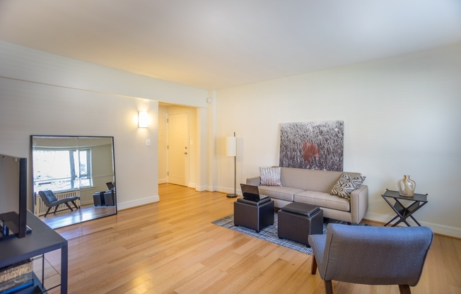 1 bed, 1 bath, 701 sqft, $2,625, Unit 219