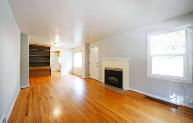 5 BEDS & 2.5 BATH SINGLE FAMILY HOUSE FOR RENT