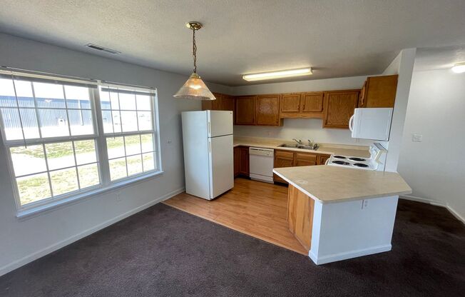 2 beds, 1 bath, $1,224