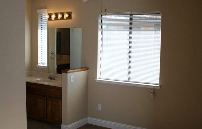 2 beds, 1.5 baths, $1,650, Unit UNIT B