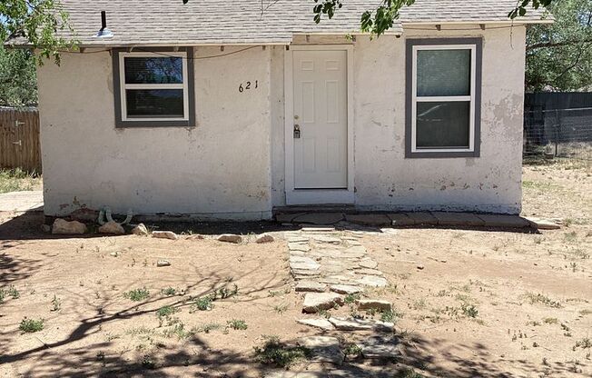Newly remodeled 1 Bedroom, 1 bath! Located in Portales!