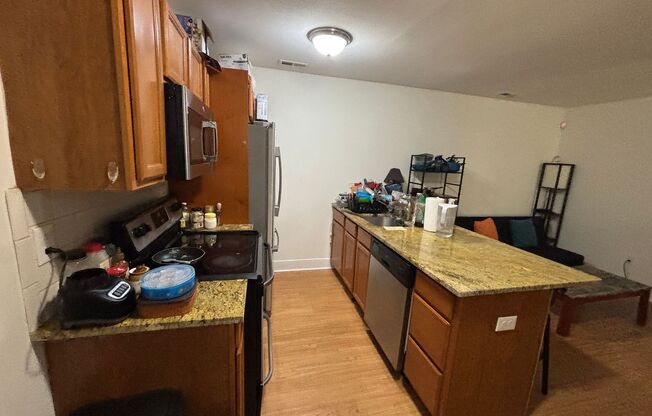 3 beds, 3 baths, 787 sqft, $1,875, Unit Unit 10