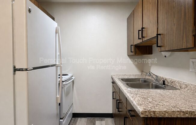 Studio, 1 bath, 400 sqft, $595, Unit 11a