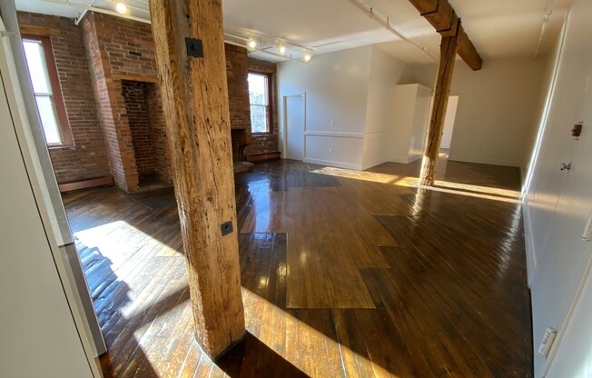 2 beds, 1 bath, 1,100 sqft, $4,400, Unit E214