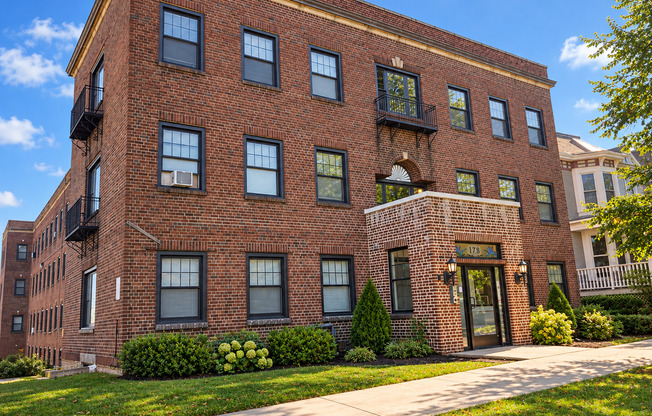 Studio, 1 bath, 400 sqft, $999, Unit 112