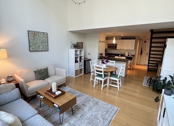 1 bed, 1.5 baths, 921 sqft, $4,200, Unit 511