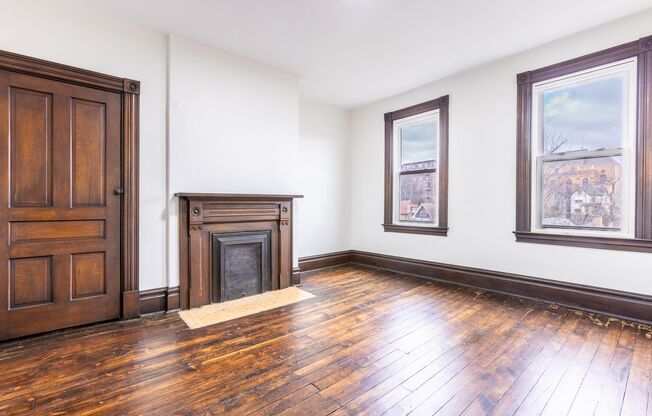 AVAILABLE NOW  - Spacious home w/ Patio in Mt. Washington!