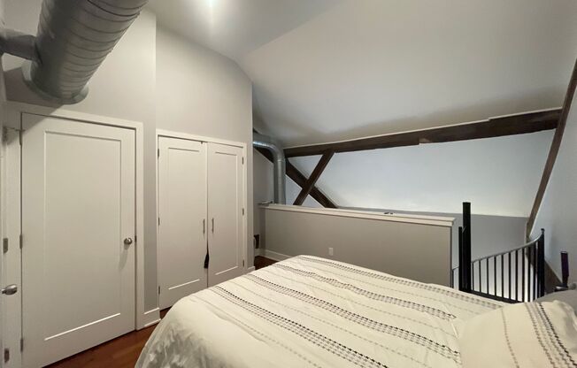 1 bed, 1.5 baths, $1,695, Unit Apt 37