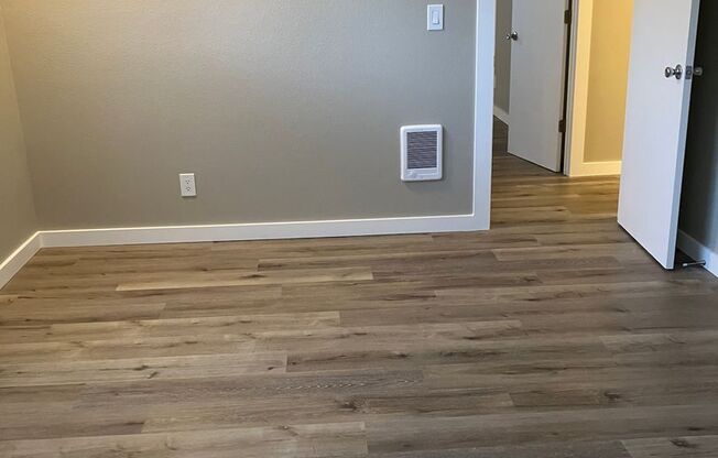 2 beds, 1 bath, 727 sqft, $1,695, Unit 23