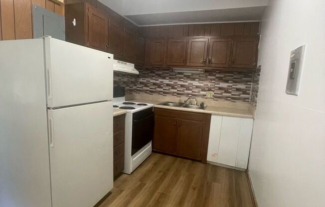 Willow Creek Apartments (201 Audubon Dr)