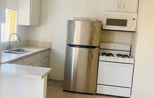 Studio, 1 bath, 550 sqft, $1,295, Unit 104a