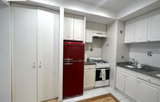 324 W 47 ST