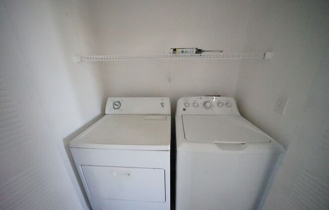 2 beds, 2 baths, $1,395, Unit Building 7 -Clark County-