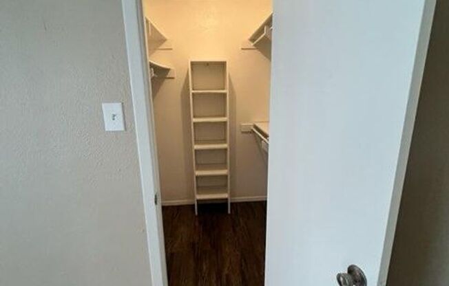 3 beds, 2 baths, 1,350 sqft, $2,055, Unit 3-1623-B