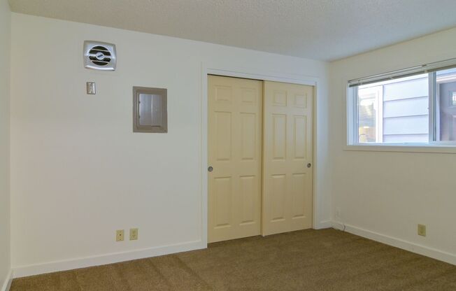 2 beds, 1 bath, $1,600, Unit 5