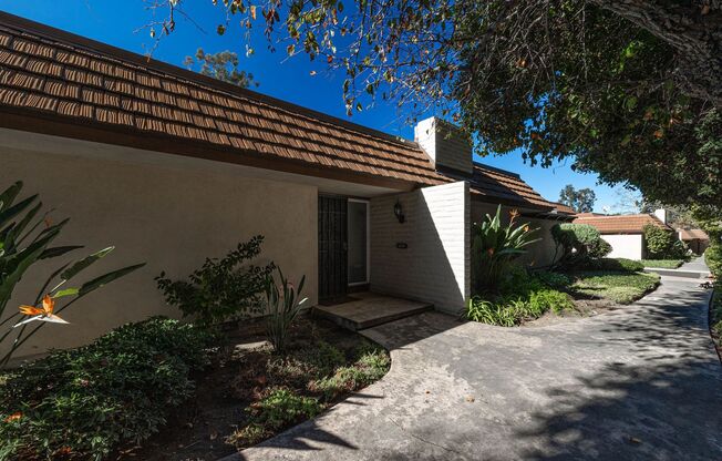 Unique 3 Bedroom Home in Collwood Park!