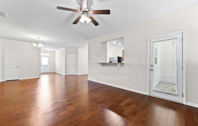 385 FRANKLIN LN