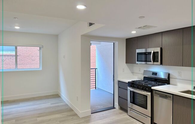 Studio, 1 bath, 607 sqft, $1,895, Unit 402