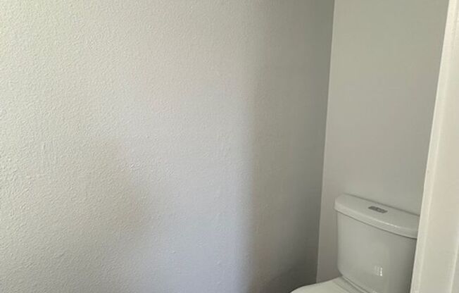 2 beds, 1.5 baths, 920 sqft, $2,135, Unit V203 - Renovated