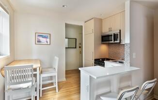 Studio, 1 bath, $2,200, Unit 7E