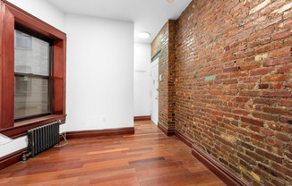 2 beds, 1 bath, $4,300, Unit 8