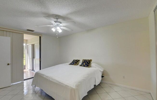 3 beds, 2 baths, $2,950, Unit # B