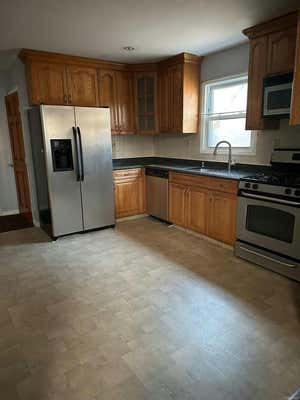 3 beds, 2 baths, $3,000, Unit 2FL