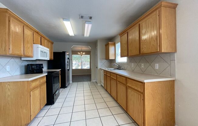 4 beds, 2 baths, $1,695