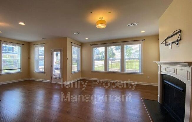 2280 CHATTERING LORY LN