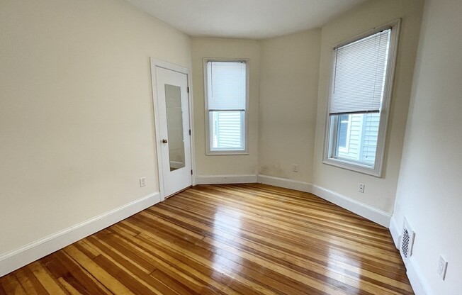 3 beds, 1 bath, $3,600, Unit 2