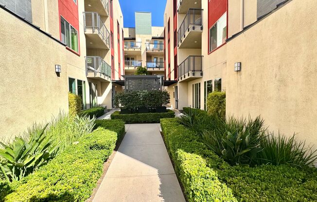 Contemporary 2 Bedroom 2 bath condo in the heart of Irvine Financial District