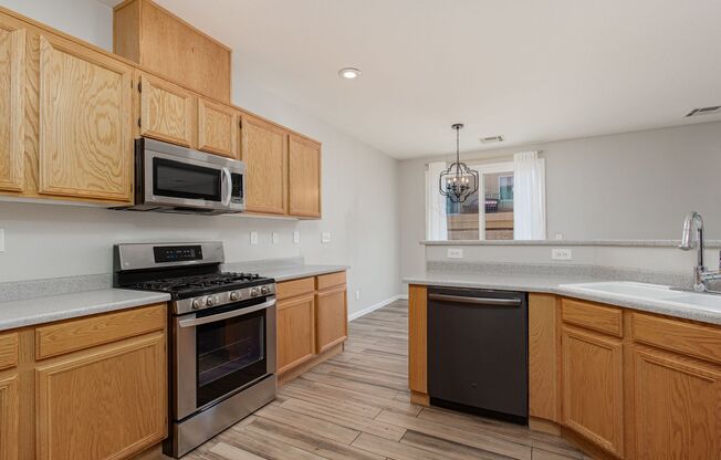 3 beds, 2.5 baths, $1,900, Unit UNIT 152