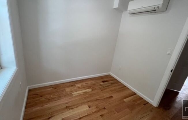 3 beds, 1 bath, $6,000, Unit 2