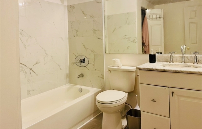 3 beds, 1.5 baths, 900 sqft, $4,650, Unit 608