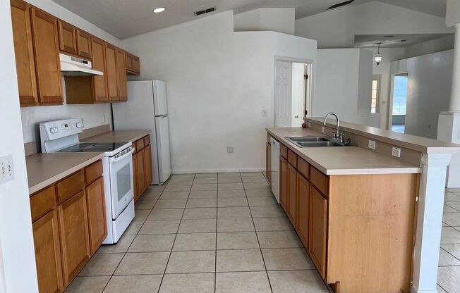 3 beds, 2 baths, $1,890, Unit OSCEOLA