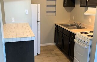 Studio, 1 bath, 467 sqft, $949, Unit 208